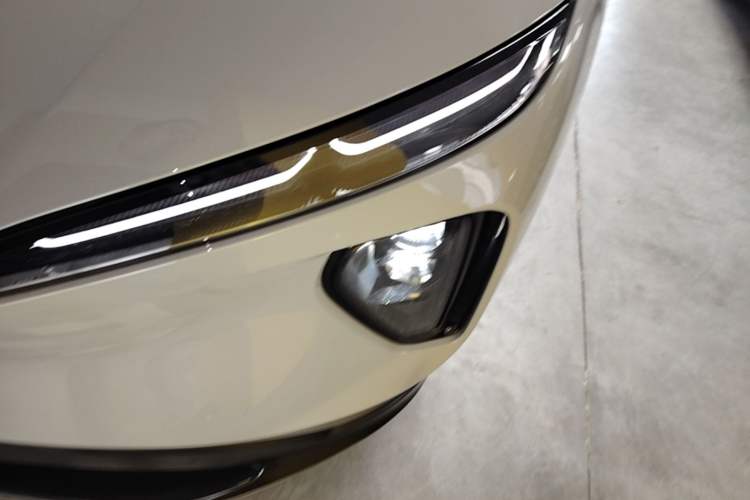 Used Nio ES6 2023 75 kWh Left Front Headlight