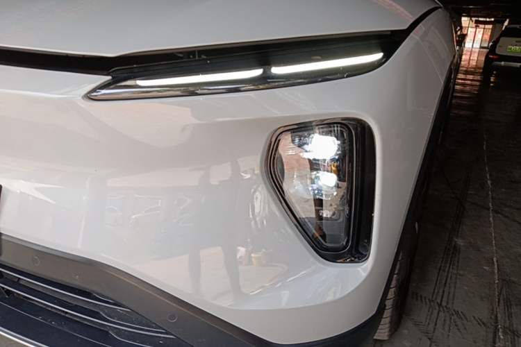 Used Nio ES6 2023 75 kWh Left Front Headlight