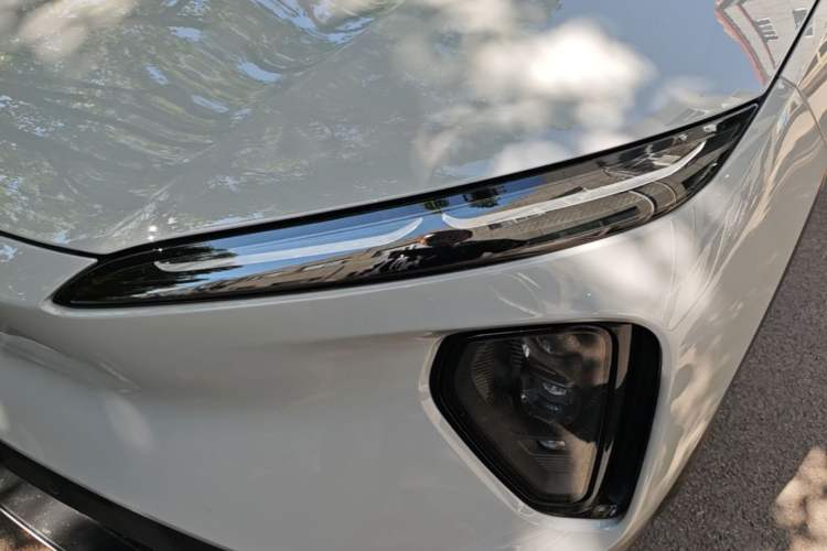 Used Nio ES6 2023 75 kWh Left Front Headlight