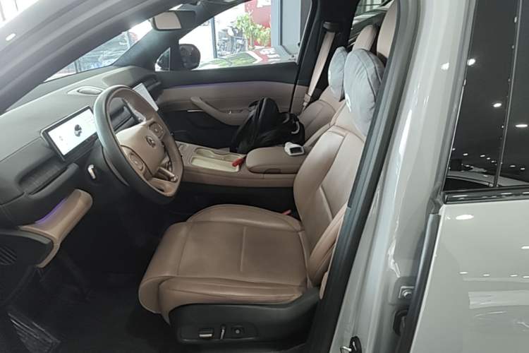 Used Nio ES6 2023 75 kWh Left Front Seat