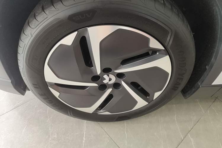 Used Nio ES6 2023 75 kWh Left Front Wheel Hub