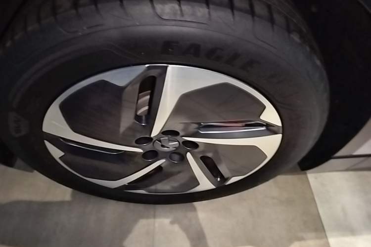 Used Nio ES6 2023 75 kWh Left Front Wheel Hub