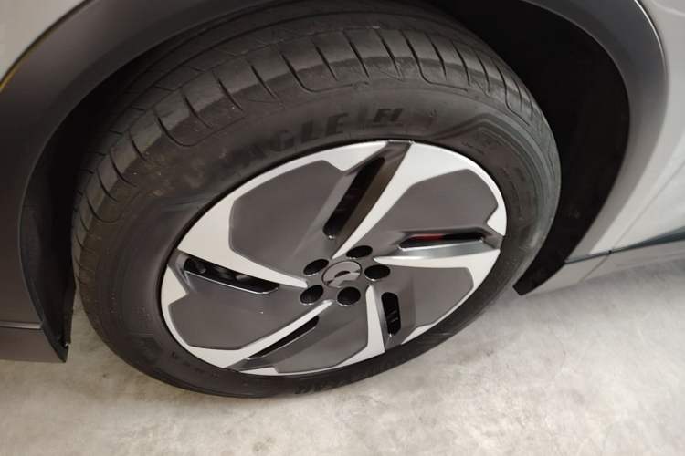 Used Nio ES6 2023 75 kWh Left Front Wheel Hub