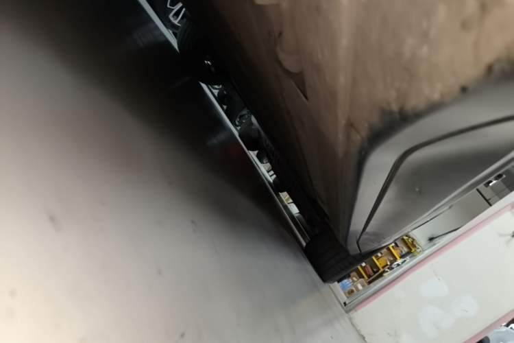 Used Nio ES6 2023 75 kWh Left Side Sill
