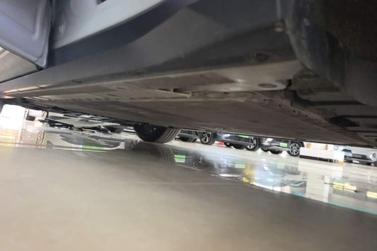 Used Nio ES6 2023 75 kWh Left Side Sill
