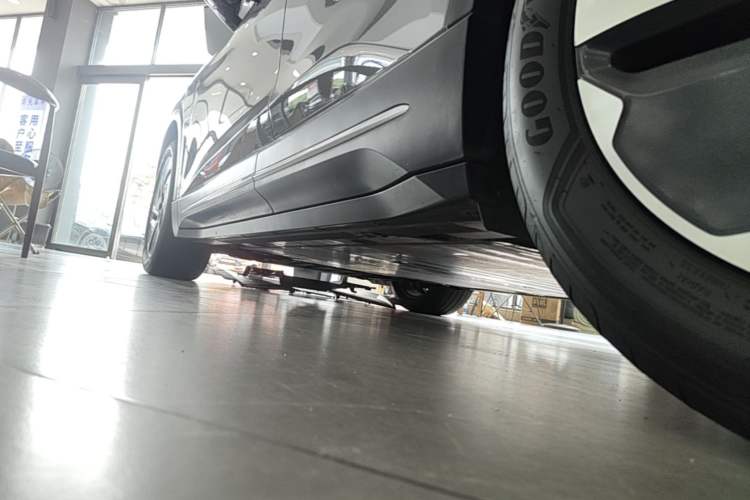 Used Nio ES6 2023 75 kWh Left Side Sill