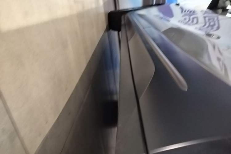 Used Nio ES6 2023 75 kWh Left Side Sill