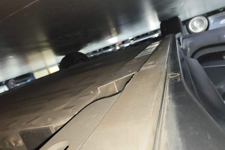 Used Nio ES6 2023 75 kWh Left Side Sill