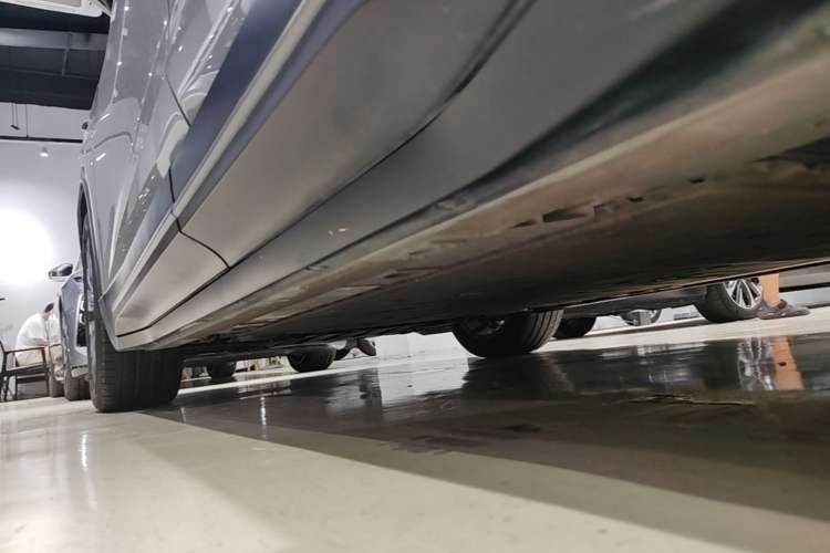 Used Nio ES6 2023 75 kWh Left Side Sill