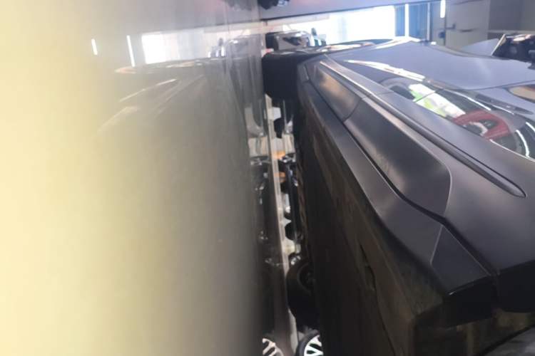 Used Nio ES6 2023 75 kWh Left Side Sill
