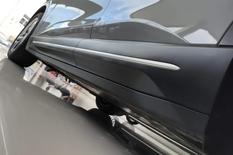 Used Nio ES6 2023 75 kWh Left Side Sill