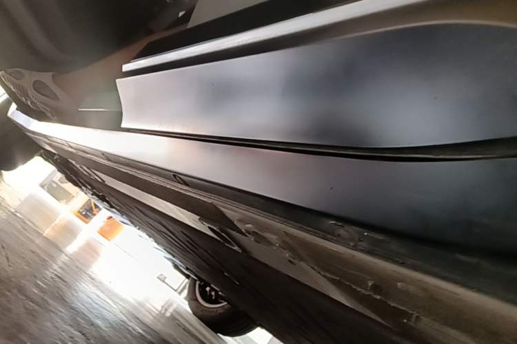 Used Nio ES6 2023 75 kWh Left Side Sill