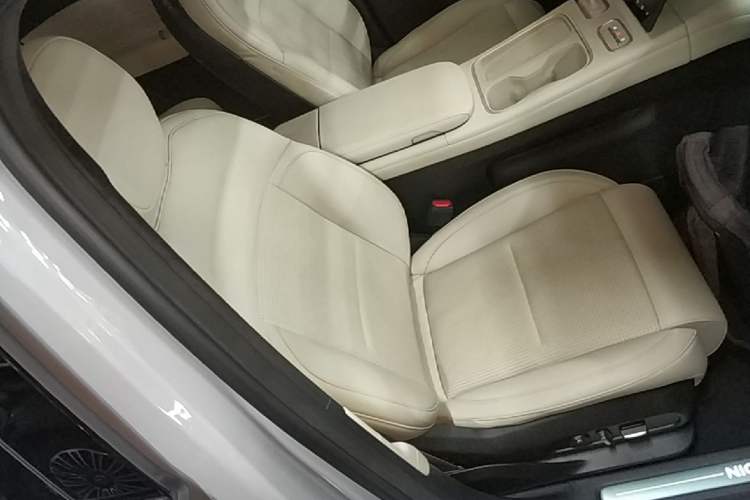 Used Nio ES6 2023 75 kWh Right Front Seat