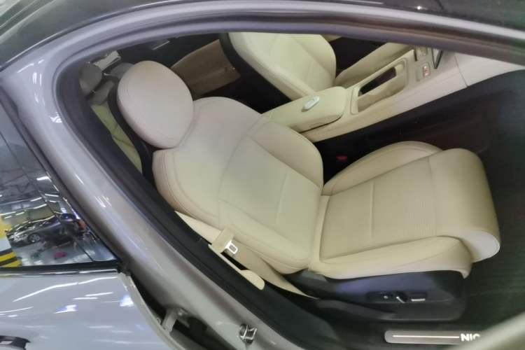 Used Nio ES6 2023 75 kWh Right Front Seat