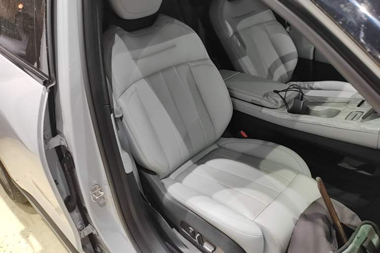 Used Nio ES6 2023 75 kWh Right Front Seat