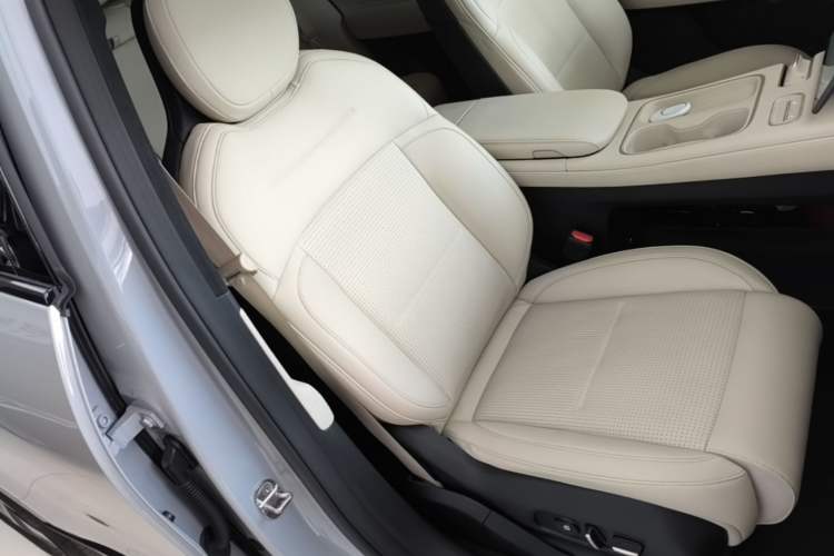 Used Nio ES6 2023 75 kWh Right Front Seat