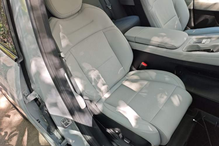 Used Nio ES6 2023 75 kWh Right Front Seat