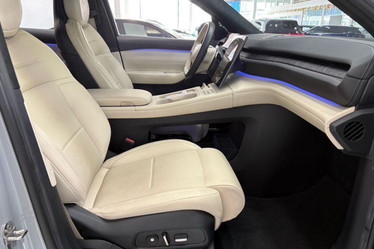 Used Nio ES6 2023 75 kWh Right Front Seat