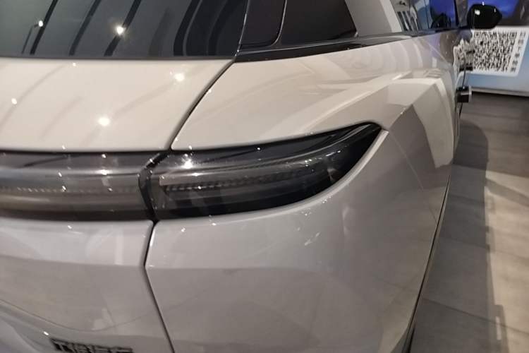 Used Nio ES6 2023 75 kWh Right Rear Taillight