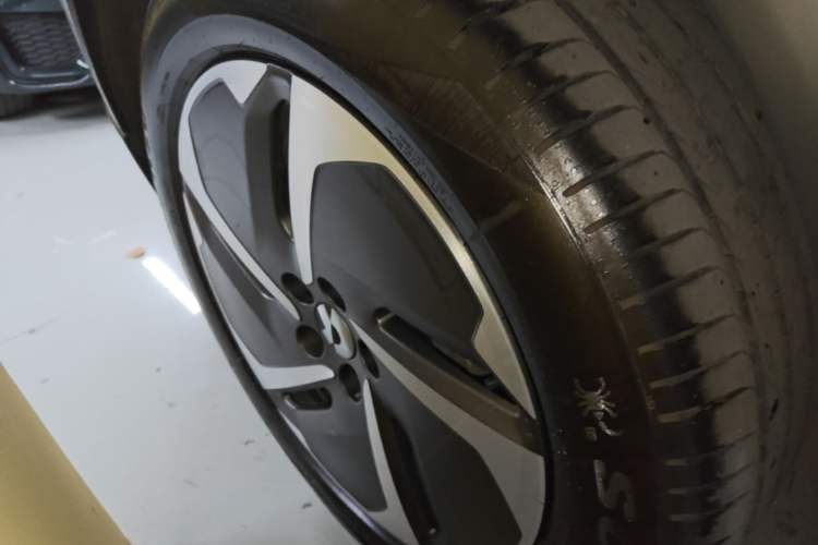 Used Nio ES6 2023 75 kWh Right Rear Wheel Hub