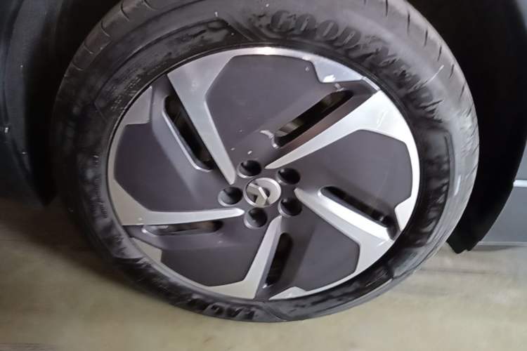 Used Nio ES6 2023 75 kWh Right Rear Wheel Hub