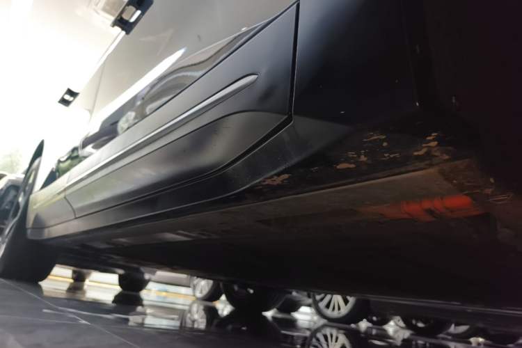 Used Nio ES6 2023 75 kWh Right Side Sill
