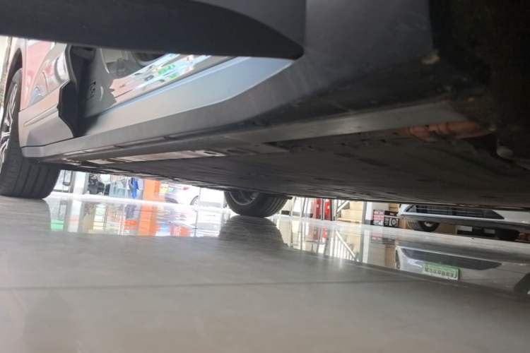 Used Nio ES6 2023 75 kWh Right Side Sill