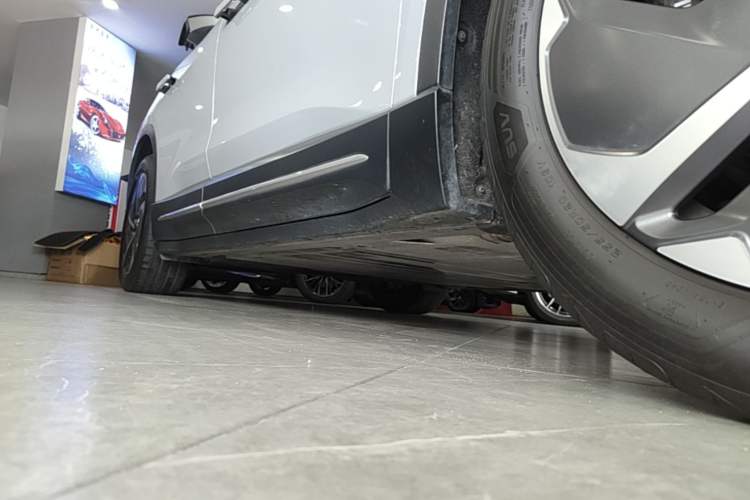 Used Nio ES6 2023 75 kWh Right Side Sill