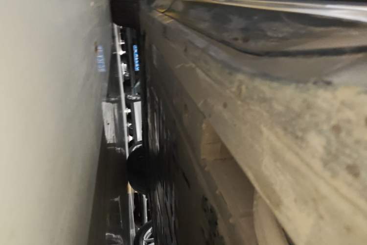 Used Nio ES6 2023 75 kWh Right Side Sill