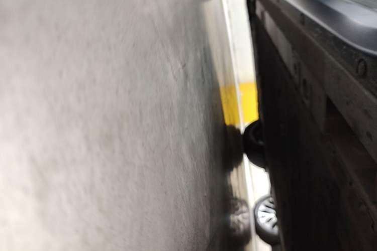 Used Nio ES6 2023 75 kWh Right Side Sill