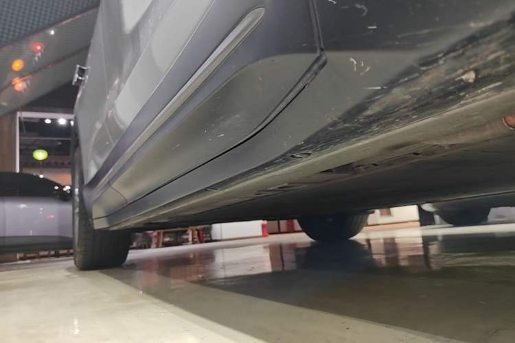 Used Nio ES6 2023 75 kWh Right Side Sill