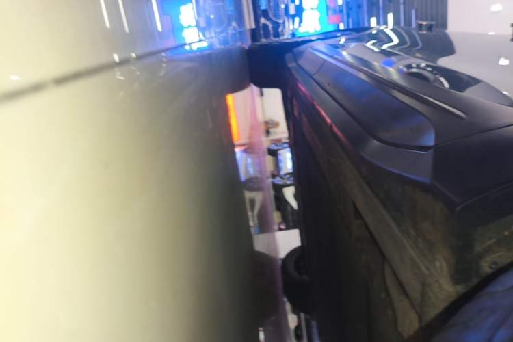 Used Nio ES6 2023 75 kWh Right Side Sill