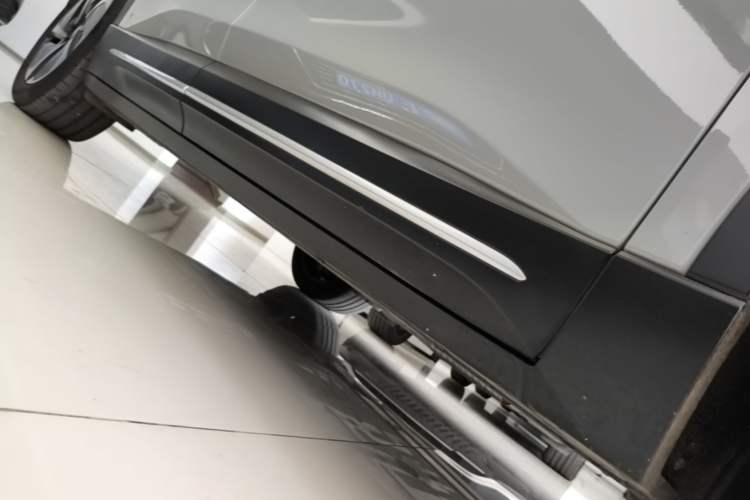 Used Nio ES6 2023 75 kWh Right Side Sill