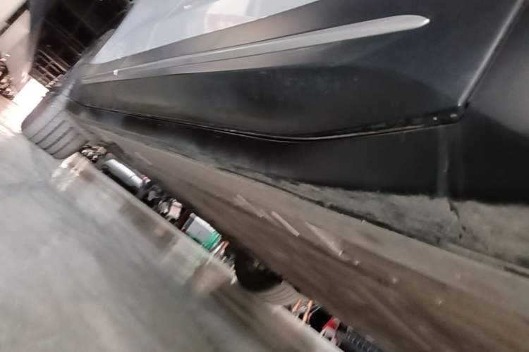 Used Nio ES6 2023 75 kWh Right Side Sill
