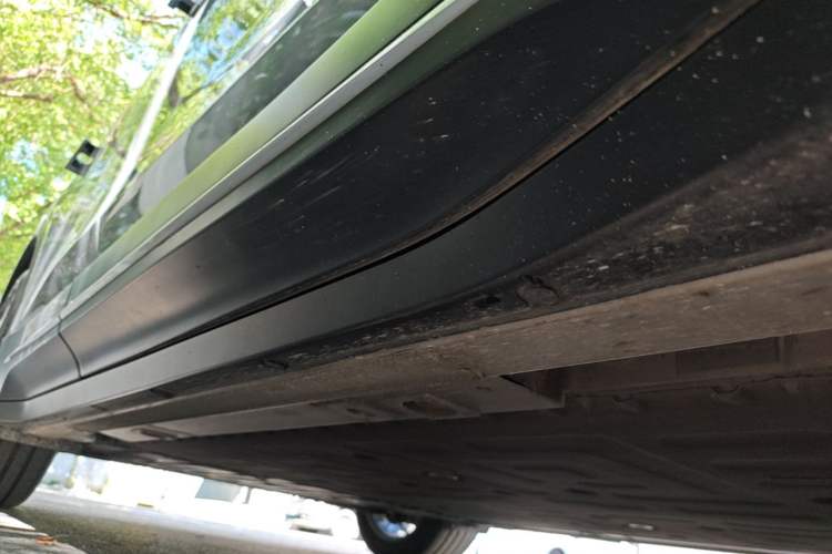 Used Nio ES6 2023 75 kWh Right Side Sill