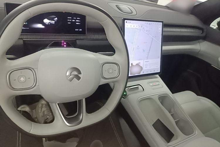 Used Nio ES6 2023 75 kWh Center Console