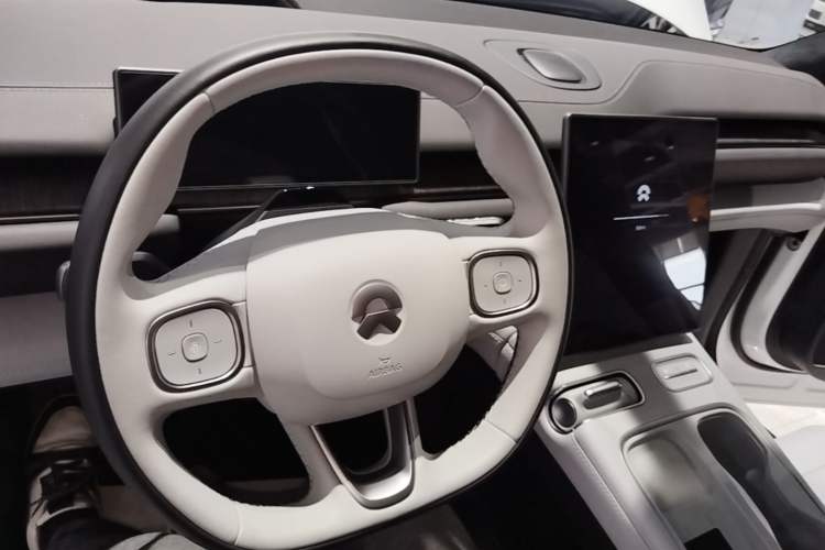 Used Nio ES6 2023 75 kWh Center Console