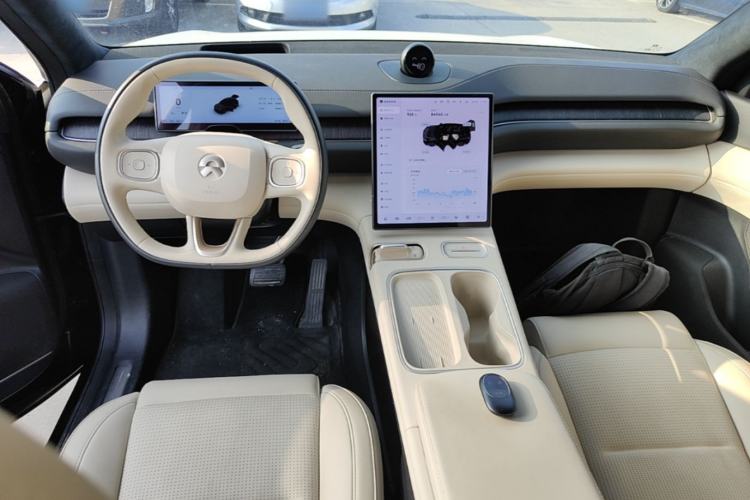 Used Nio ES6 2023 75 kWh Center Console