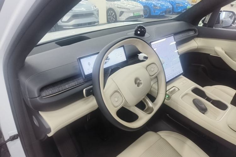 Used Nio ES6 2023 75 kWh Center Console