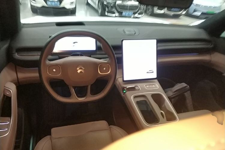 Used Nio ES6 2023 75 kWh Center Console