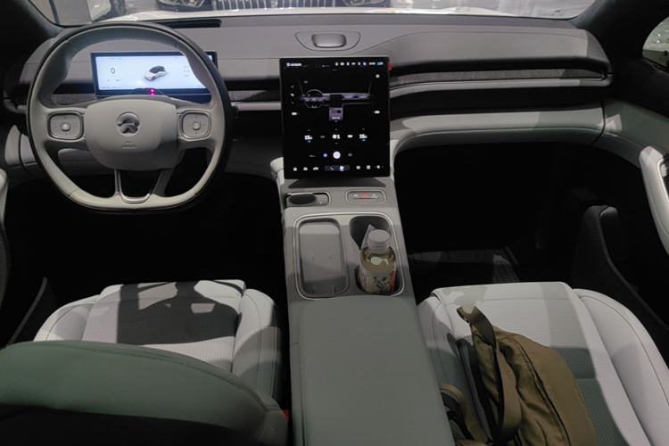 Used Nio ES6 2023 75 kWh Center Console