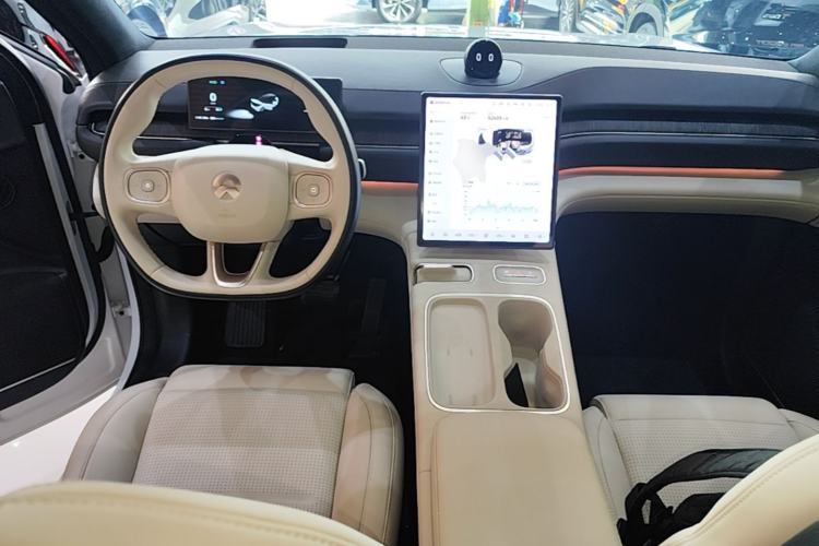 Used Nio ES6 2023 75 kWh Center Console