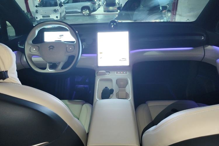 Used Nio ES6 2023 75 kWh Center Console