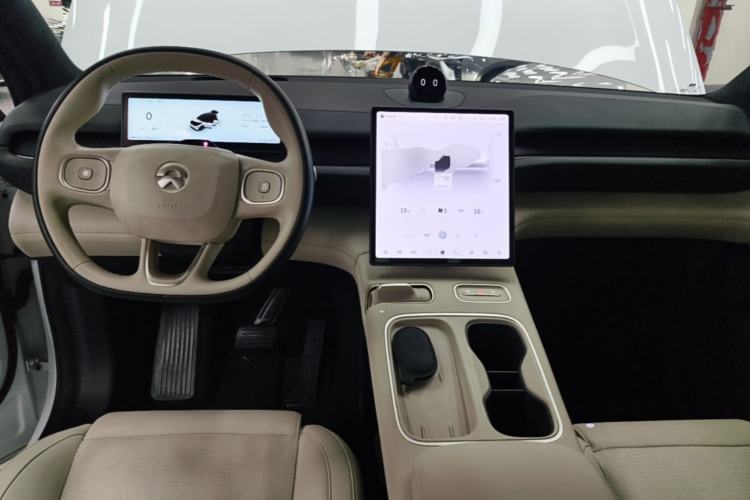 Used Nio ES6 2023 75 kWh Center Console