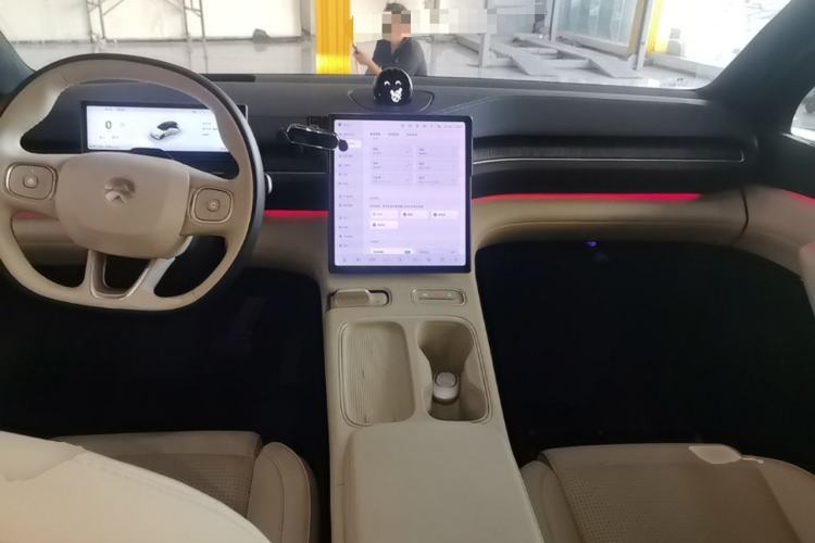 Used Nio ES6 2023 75 kWh Center Console