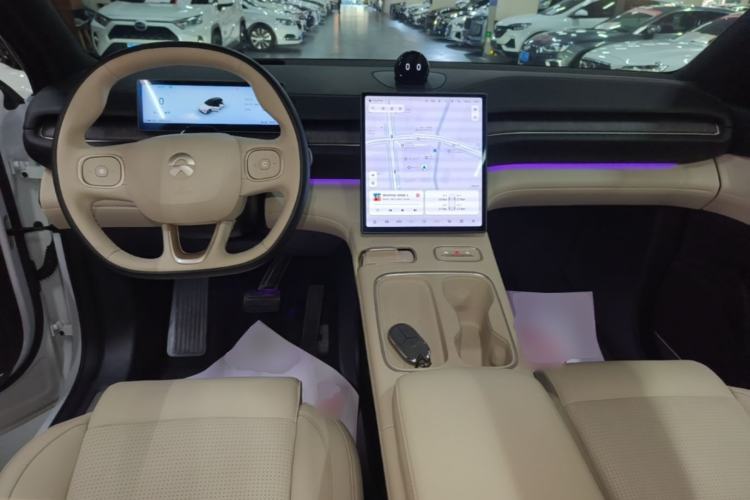 Used Nio ES6 2023 75 kWh Center Console