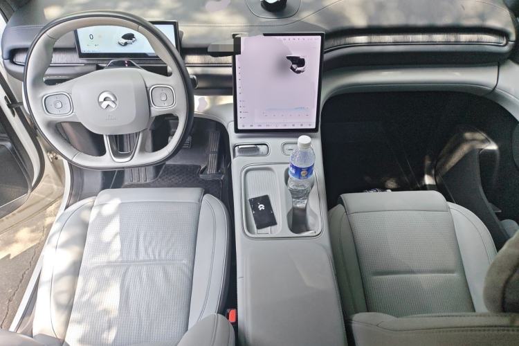Used Nio ES6 2023 75 kWh Center Console