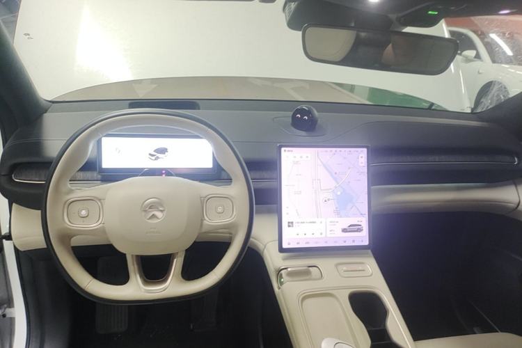 Used Nio ES6 2023 75 kWh Center Console