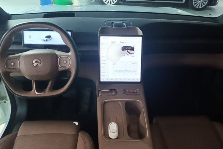 Used Nio ES6 2023 75 kWh Center Console