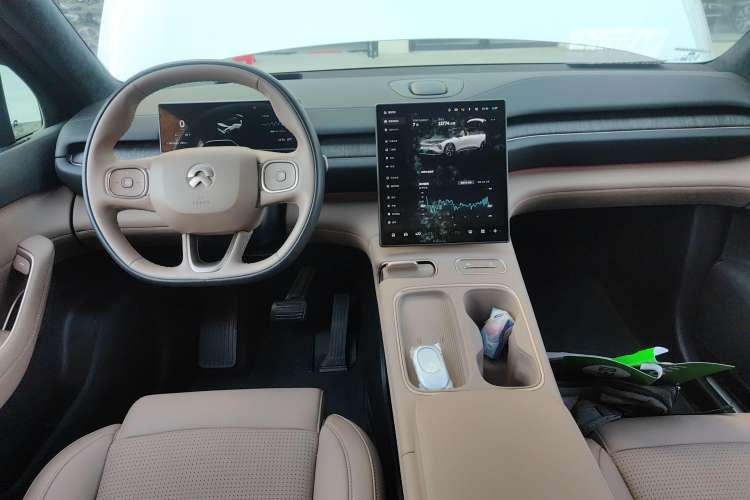 Used Nio ES6 2023 75 kWh Center Console